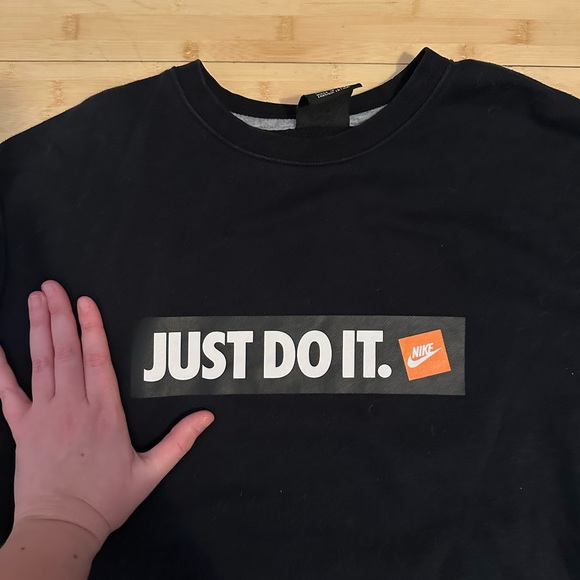 Nike Men's Black Crewneck with Slogan - Picture 3 of 4